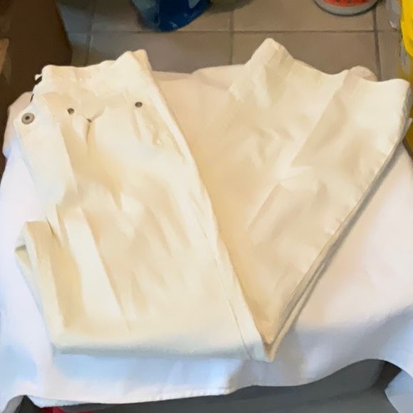 Bundle of 4 items. - Picture 7 of 10